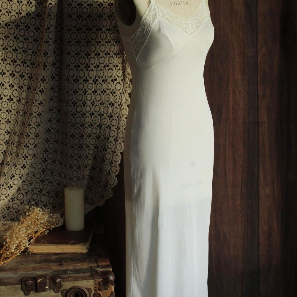 Vintage 1970s Slip, Montgomery Ward Ankle Length White Nightgown, Size 10/32 - Picture 6 of 11